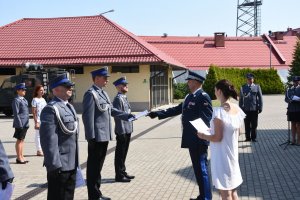 awansowanie policjanci podczas wręczania aktów mianowania przez nadinsp. Tomasza Klimka